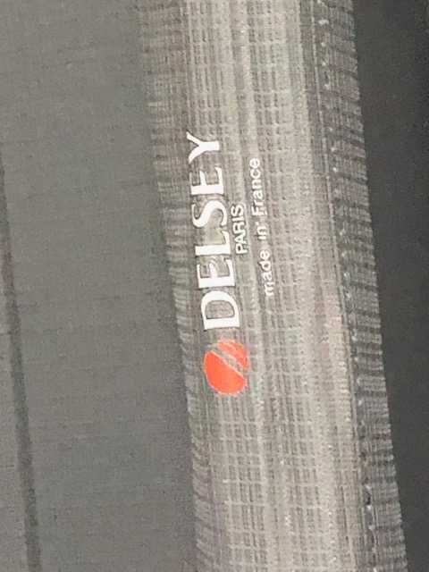 Mala viagem preta, da conceituada marca francesa Delsey, modelo Club