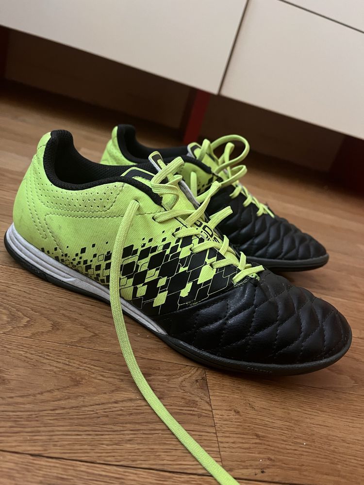 Buty firmy Kipsta (halówki)