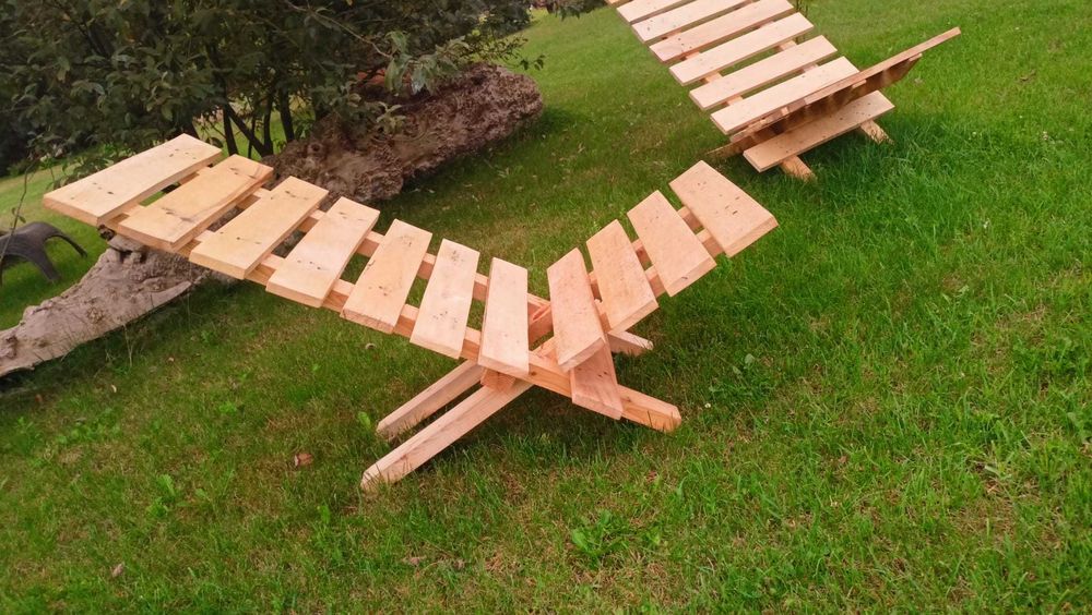 Leżak drewniany, surowe drewno