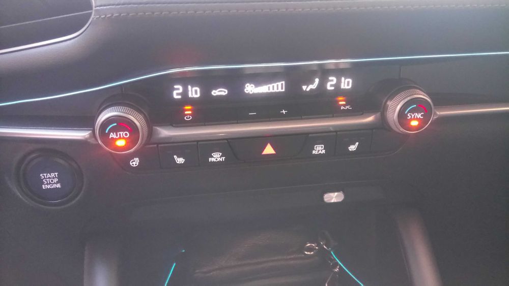 Мазда 3 автомат в белом цвете 2021г mazda 3 automat хэтчбек спорт авто