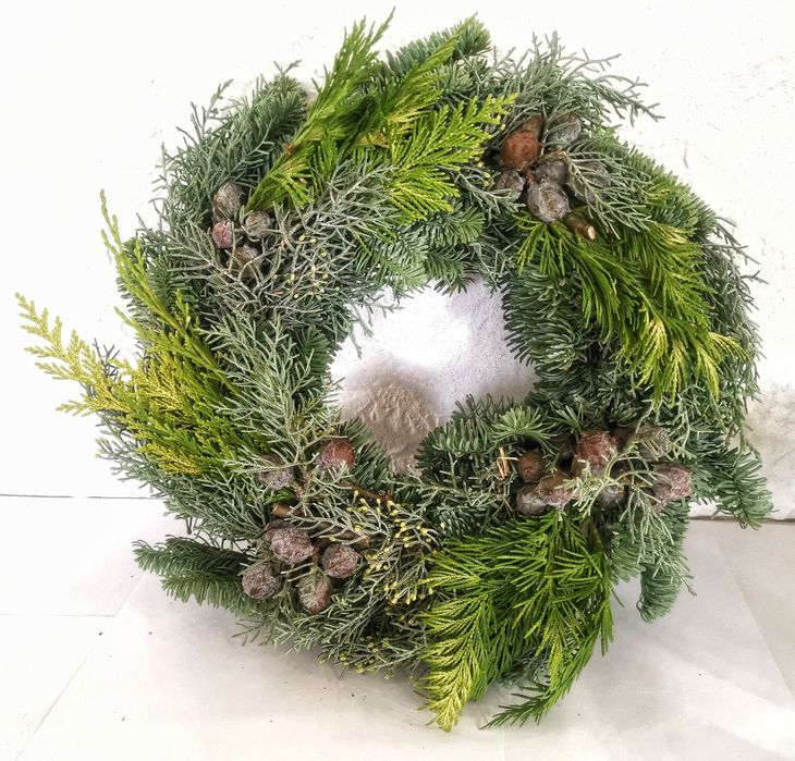Wianek świąteczny żywy świerk 35 cm Okazja