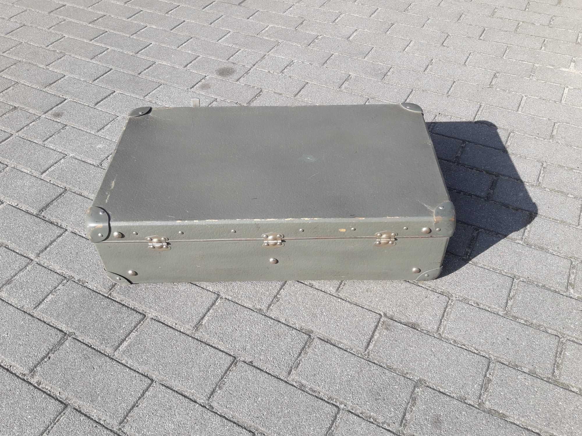 Stara walizka tekturowa z okresu PRL - u lata 60/70