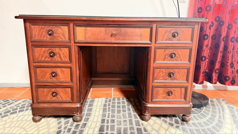 Secretaria de madeira antiga