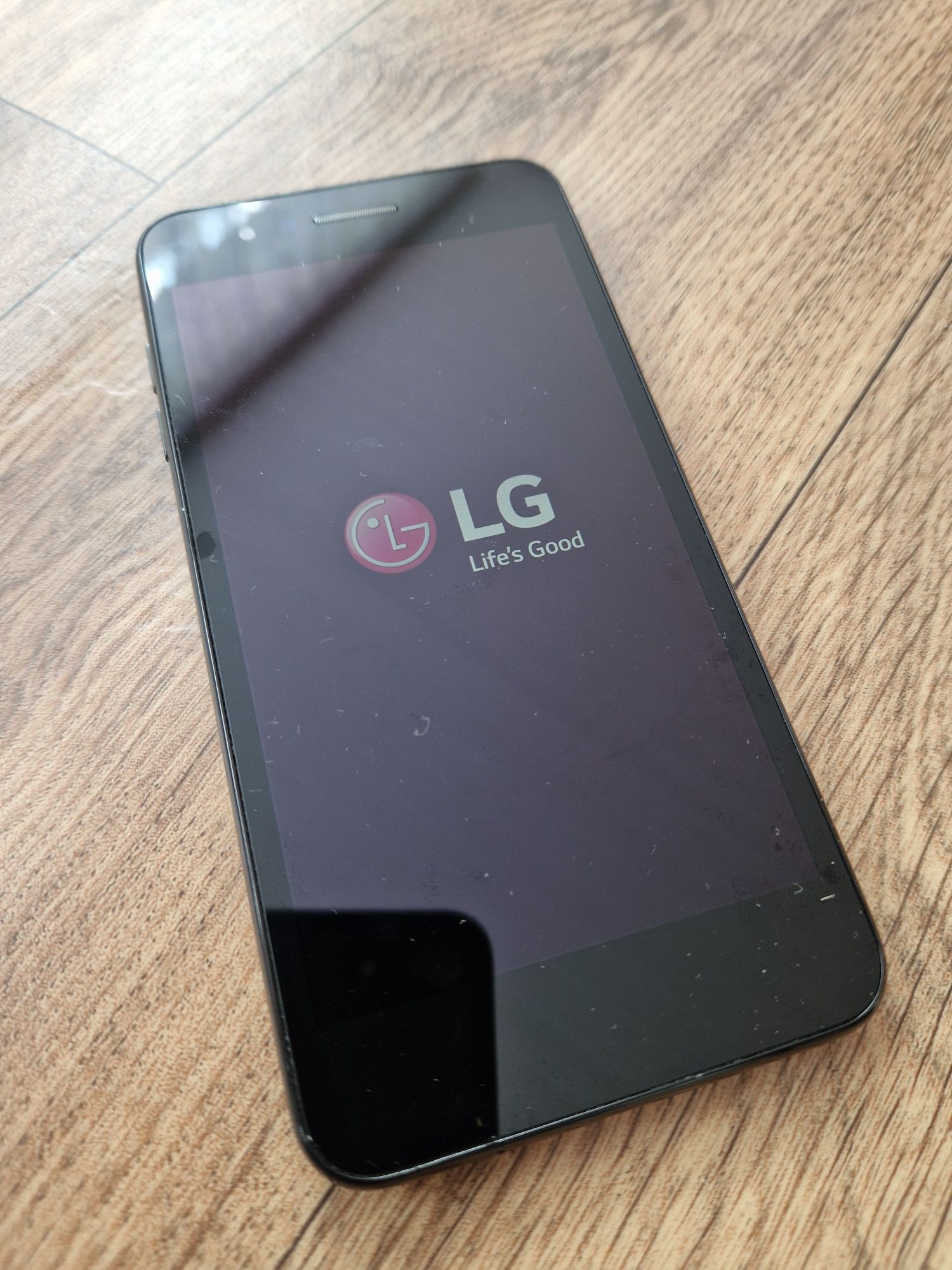 Продам НОВИЙ мобільний телефон LG  K9.