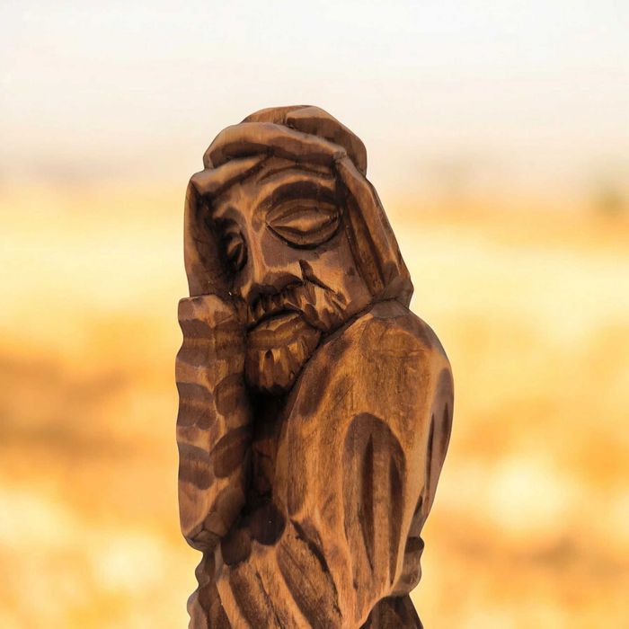 Rzeźba Jezus Chrystus Frasobliwy 20 cm Jasny Brąz Prawa Dłoń