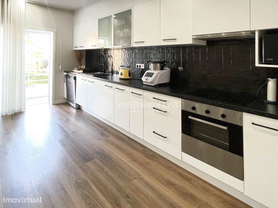 Apartamento T3 completamente Remodelado e Mobilado com Varanda e Ga...