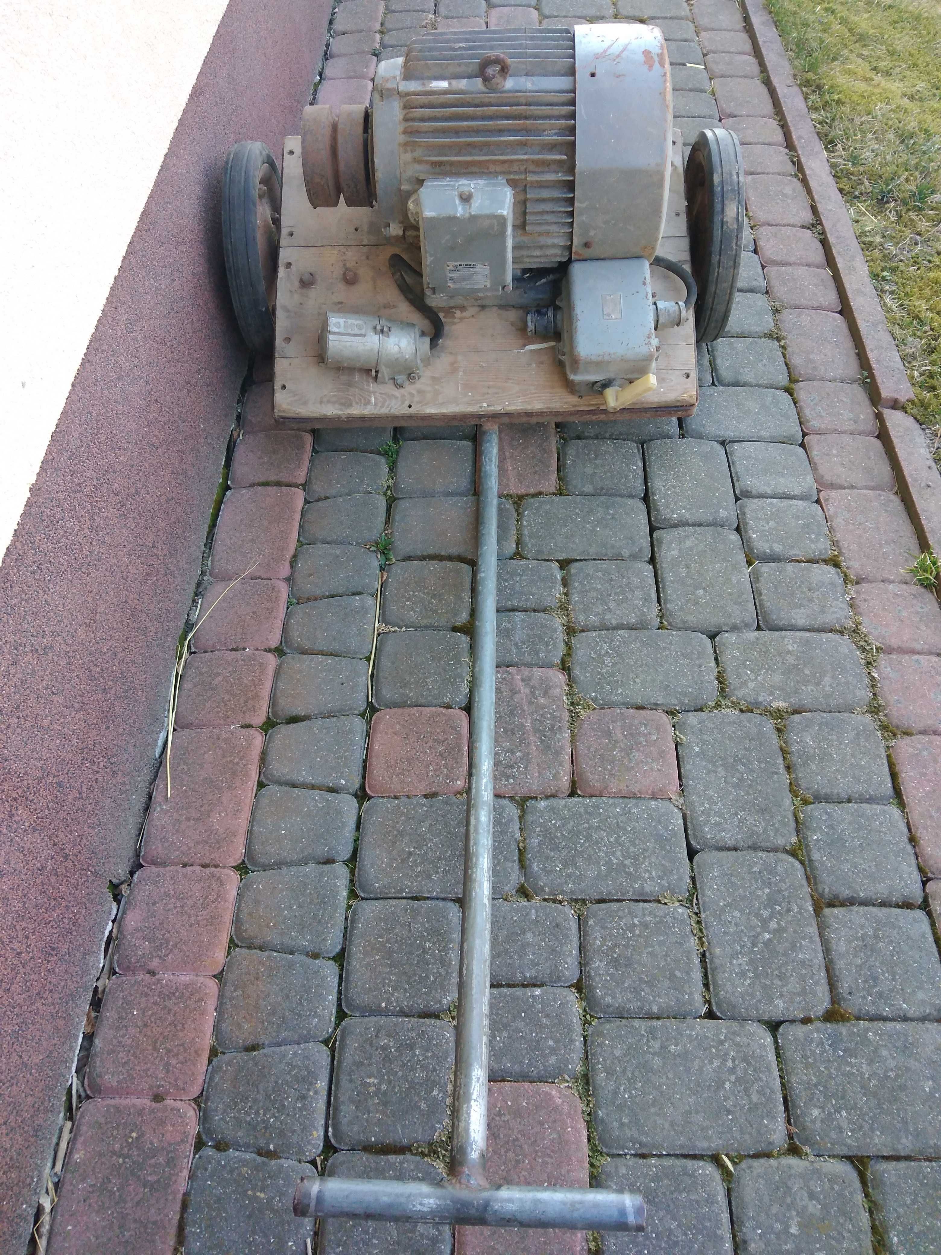 Silnik elektryczny 5.5 kw 3-fazowy na wózku.