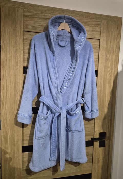 Piekny cieply  szlafrok wzor z kapturem i  paskiem 164 cm Reserved