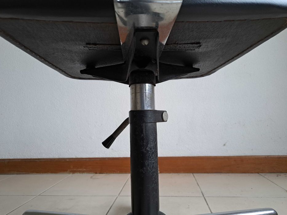 Cadeira escritório vintage usada couro