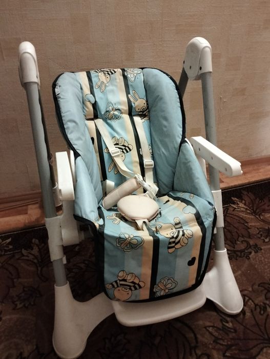 Стільчик для годування.