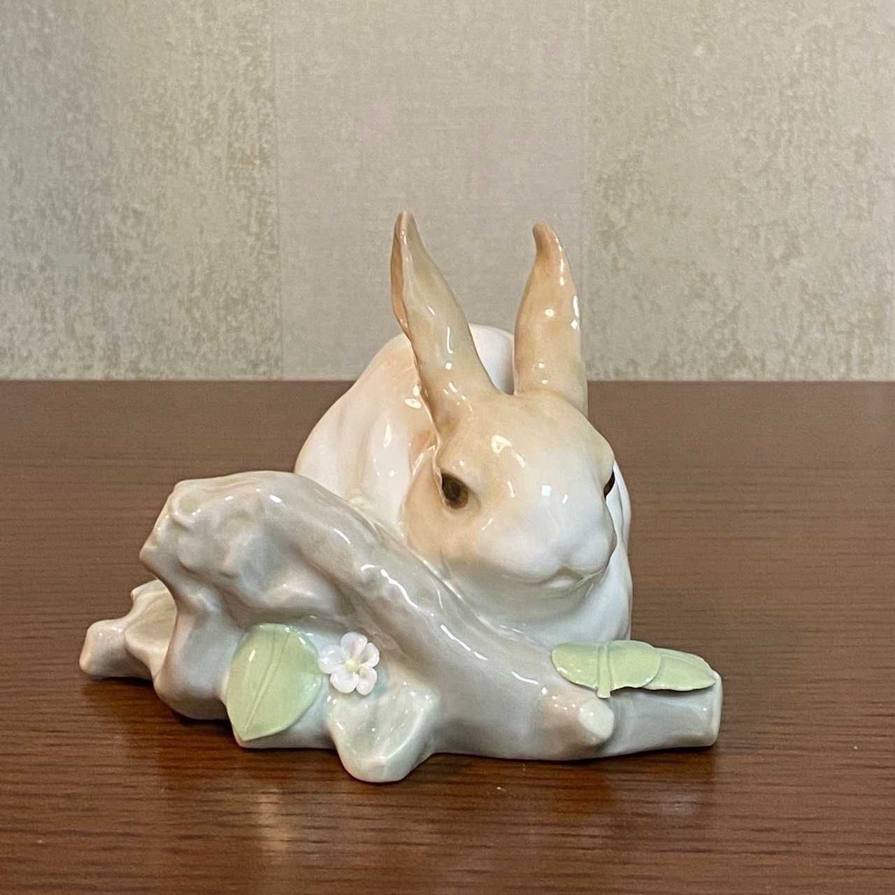 Небольшая Фарфоровая статуэтка Lladro «Обедающий кролик».