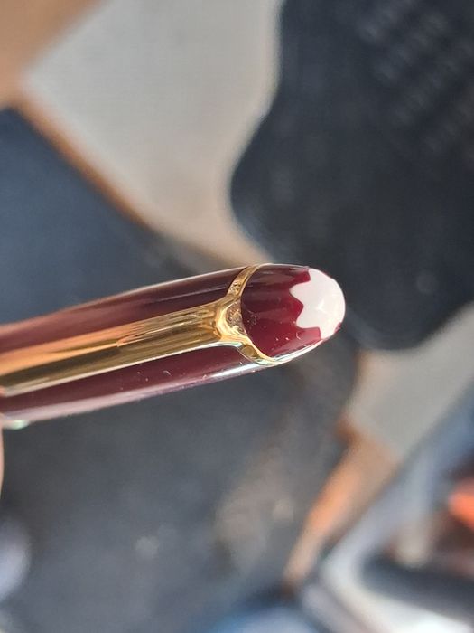 Caneta Montblanc Classic burgundy e ouro