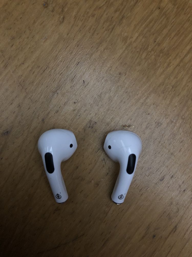 Fones sem fio brancos