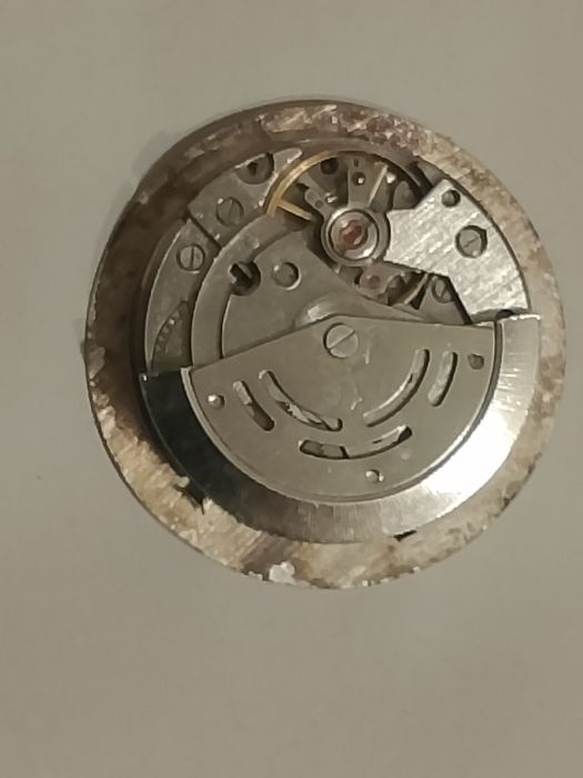 Pozostałości po zegarku omega speedmaster