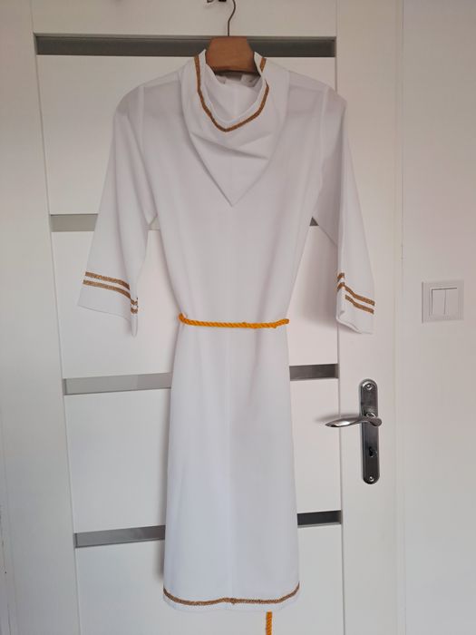 Alba komunijna dla chłopca pięknie zdobiona