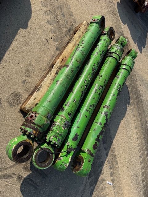 sennebogen 821 komplet siłowników do koparki przeładunkowej