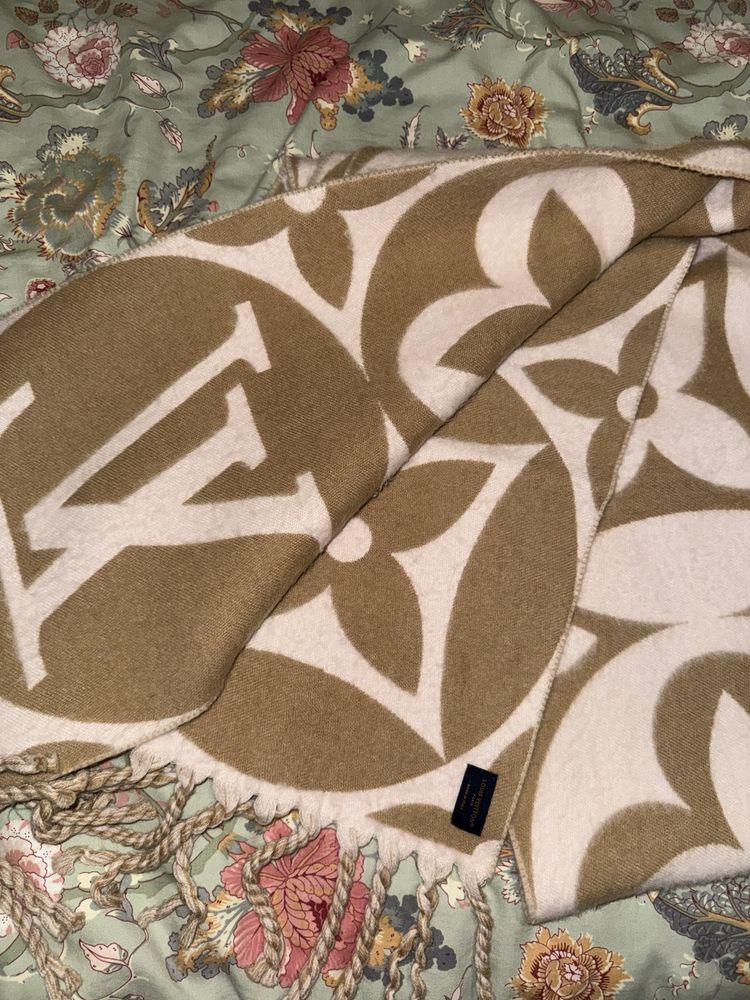 Cachecol Louis Vuitton bege reversivel