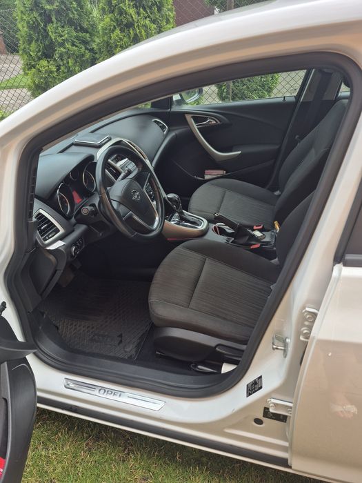 Opel Astra J 1.6 Turbo, automat
