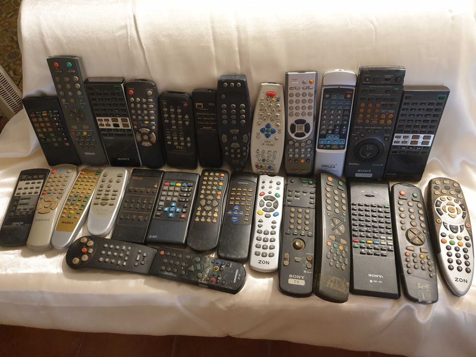 Conjunto de vários Telecomandos Infravermelho • Preço pelo conjunto