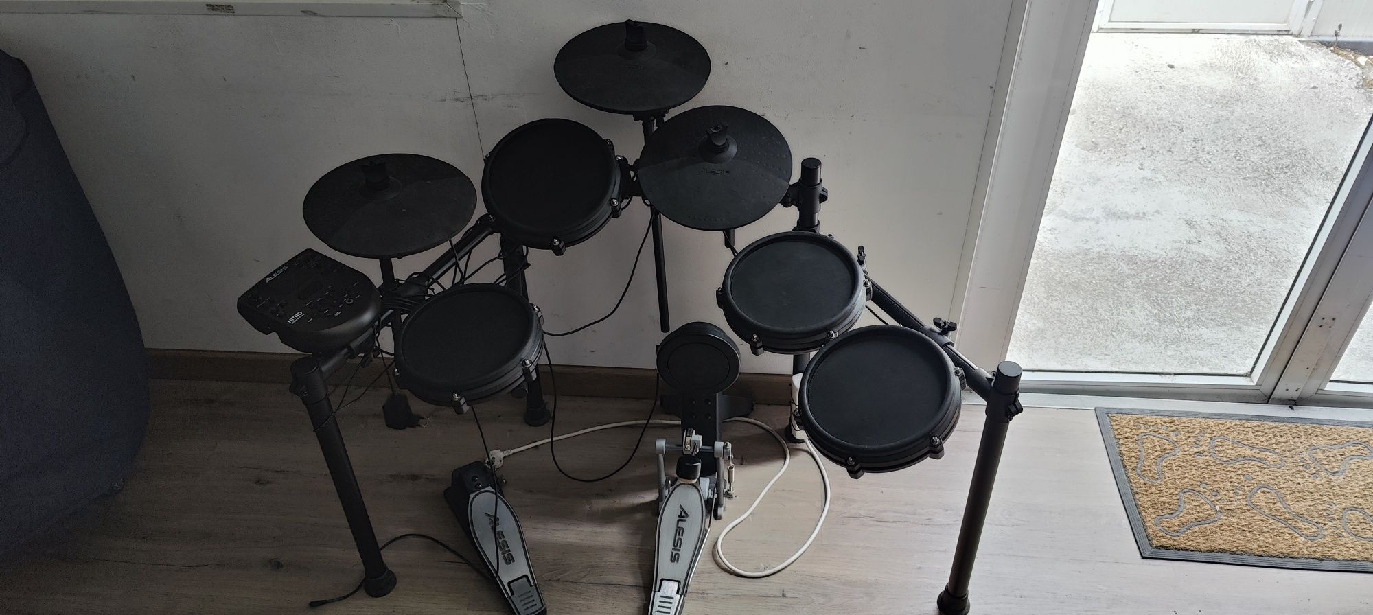 Bateria Elétrica Alesis com banco de oferta