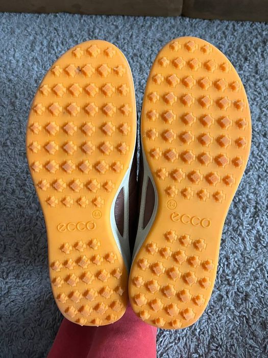 Кроссовки фирмы Ecco