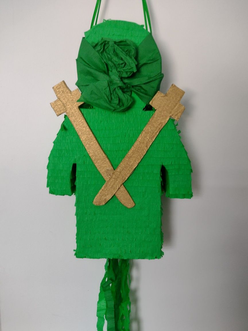 Piniata lego ninjago ludzik Lloyd Kai Jay złoty