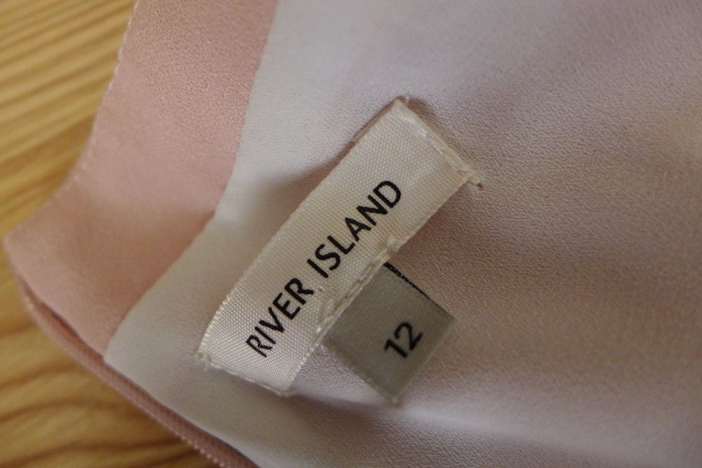 Sukienka RIVER ISLAND L 40 pudrowy róż pudełkowy geometryczny projekt