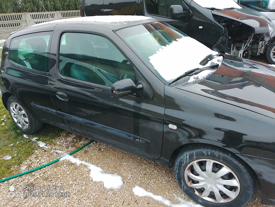 Renault Clio uszkodzony