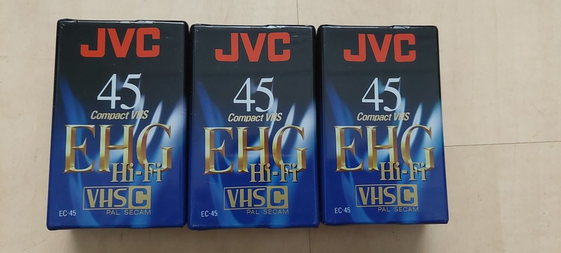 Nowe kasety JVS Compact VHS w 2 pakach