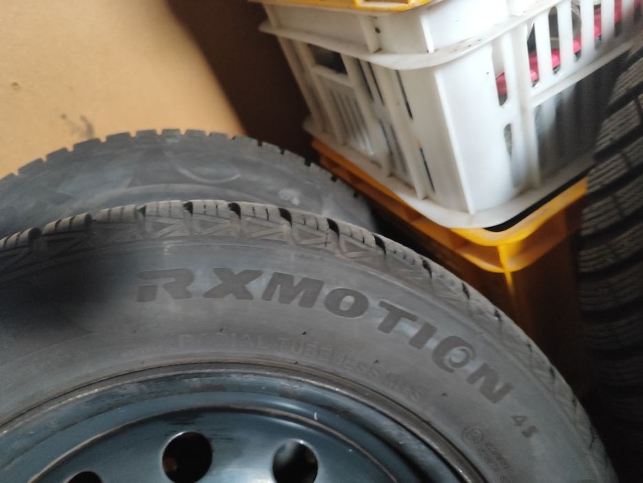 Felgi 4x114.3 oponami całorocznymi Roadx RX Motion 4S 195/60R15 88 H