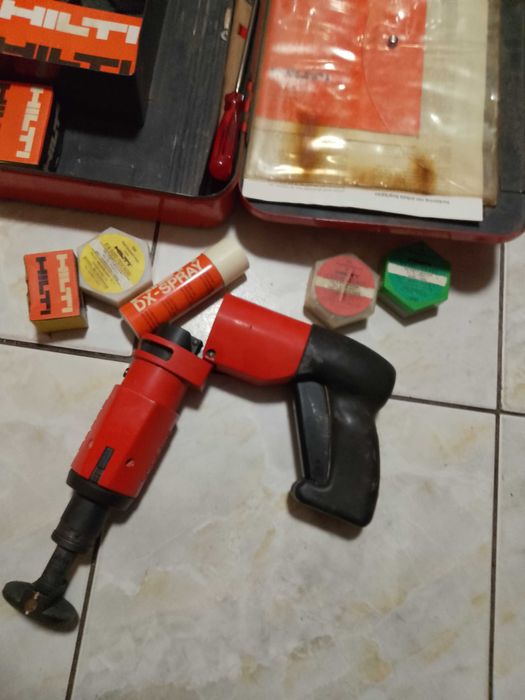 Pistolet prochowy do gwoździ Hilti. DX-400 Stan bardzo dobry.