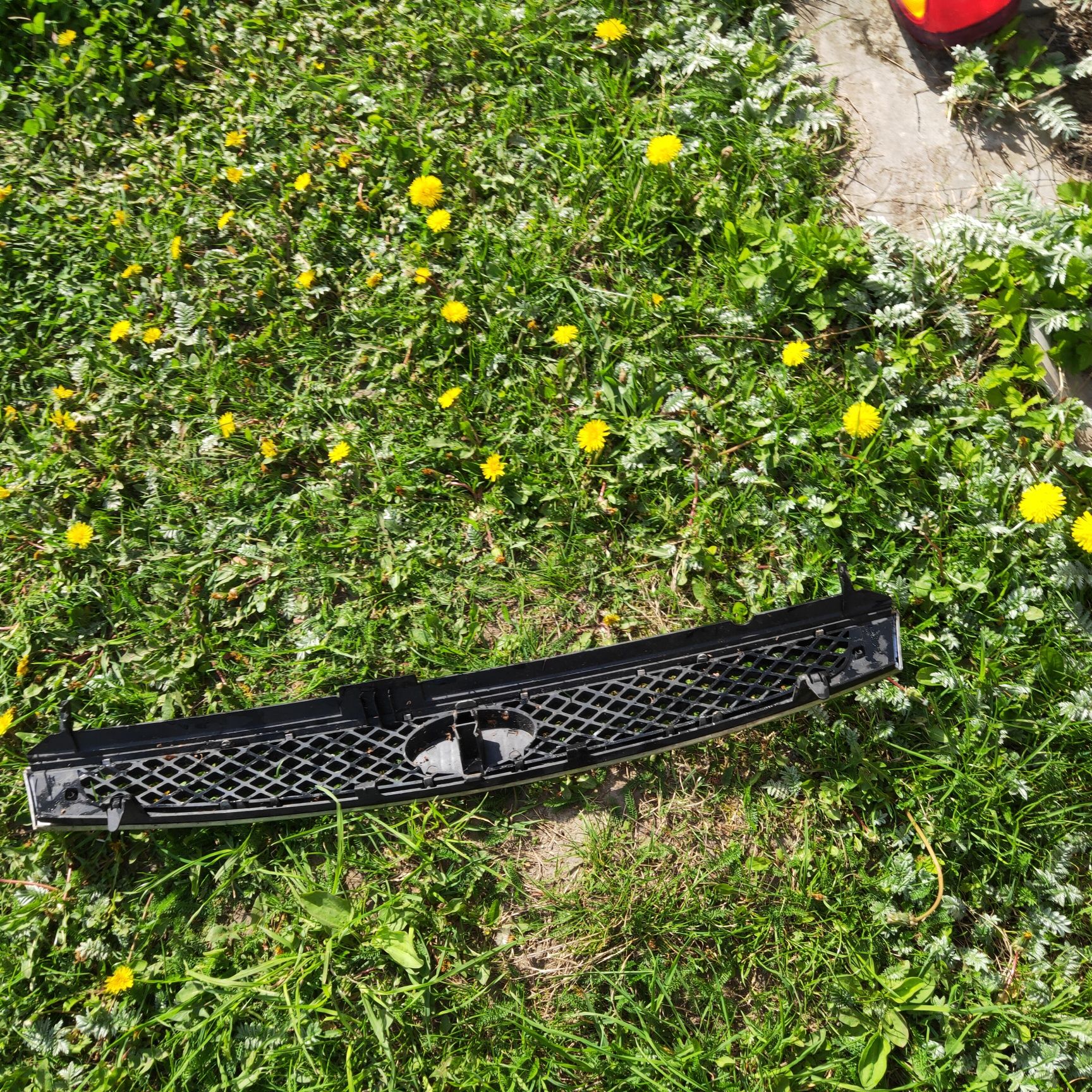 Grill atrapa chłodnicy zderzaka przód Ford Fiesta Mk6 Oryginał