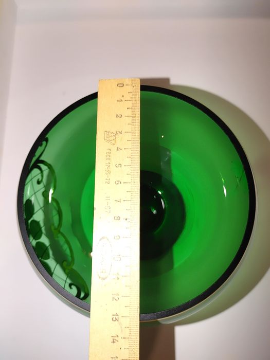 Конфетница из зелёного стекла конфетница зелёное стекло