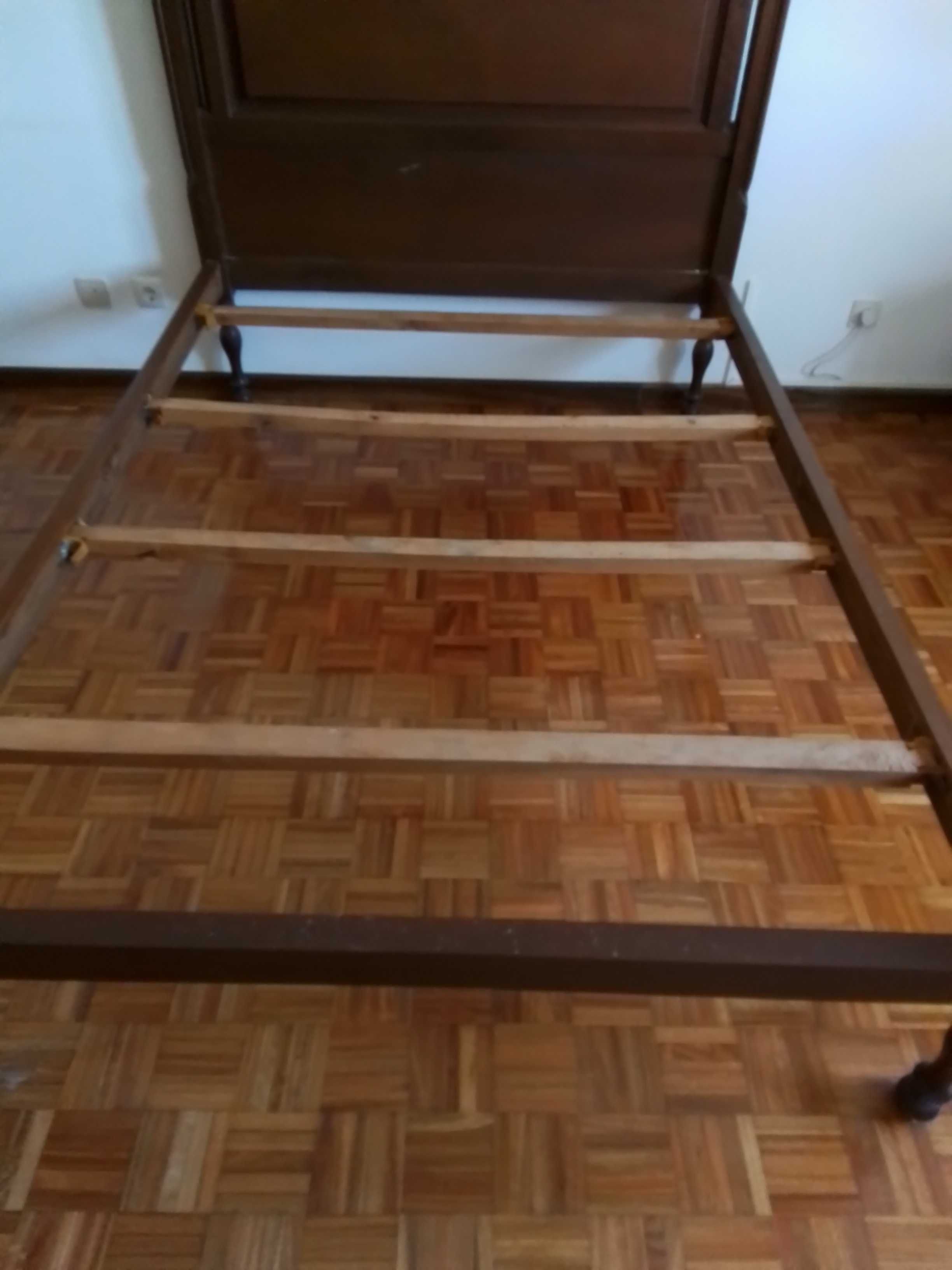 Vendo Mobilia de Quarto com ou sem colchão (opcional)