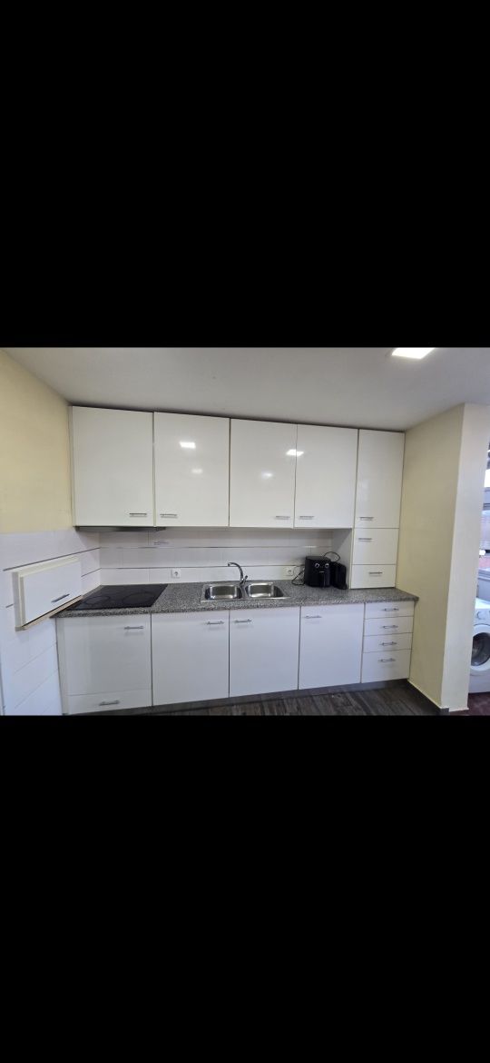 Alugo quarto no centro de Leiria (Av Marquês Pombal)