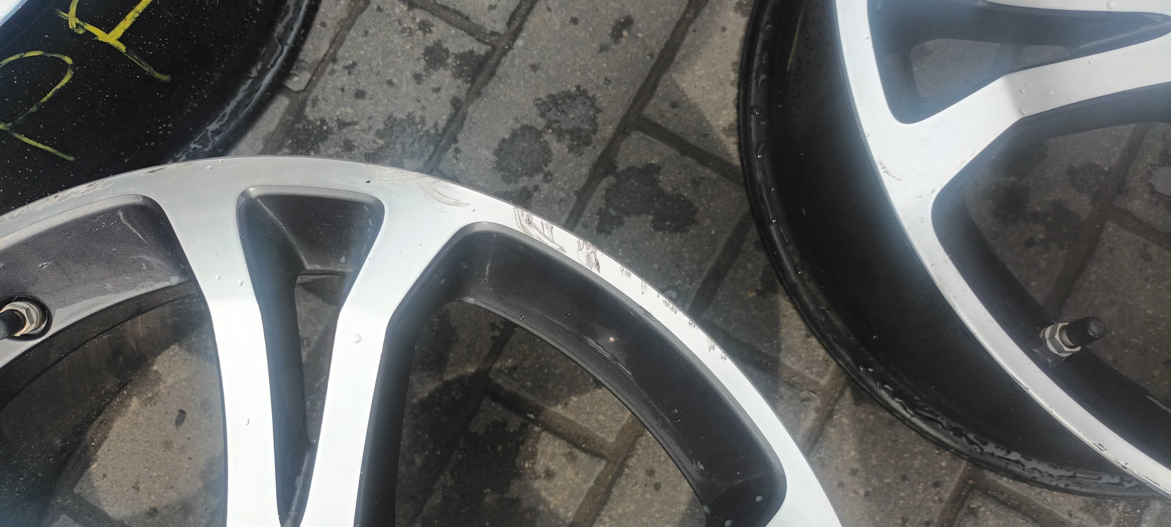 Komplet felg 18 z czujnikiem Opel