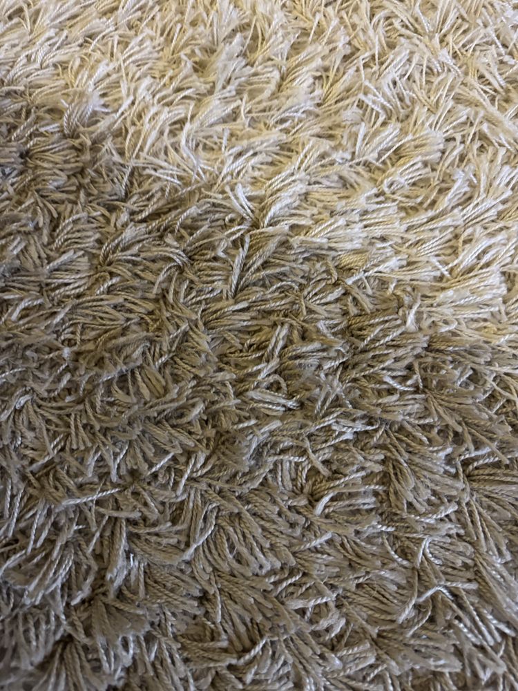 Vendo 2 carpetes com pelo comprido da Área