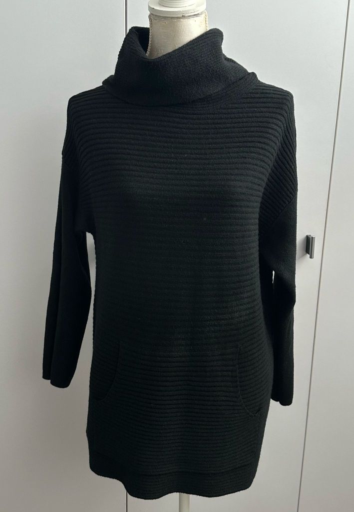 Czarny sweterek z golfem damski r  XL