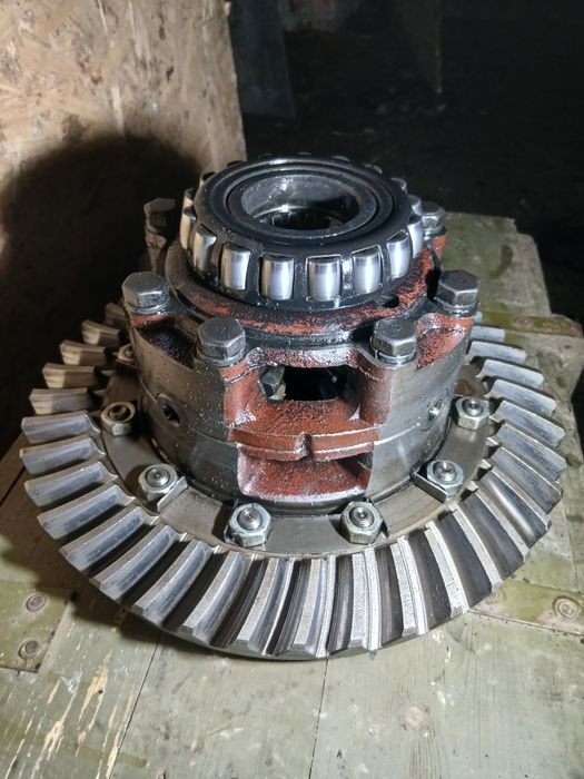 Диференціал з планітаркою заднього моста трактор МТЗ 80, 82.