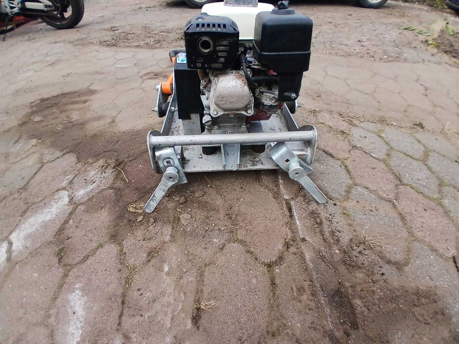 Napęd listwy wibracyjnej do betonu Belle, silnik Honda GX 120