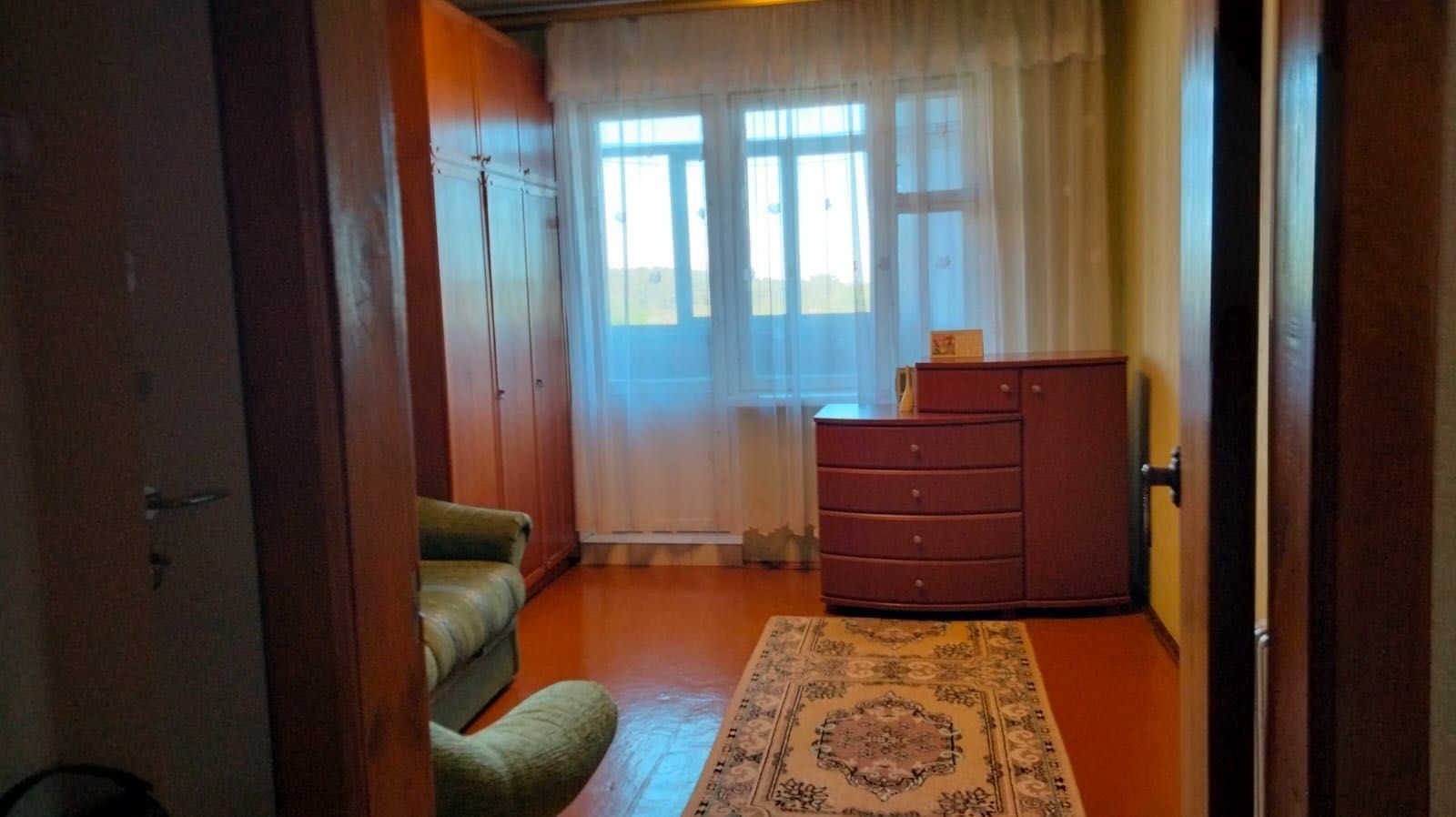 Продам 4-х кімнатну квартиру у м. Чернігові, від власника.