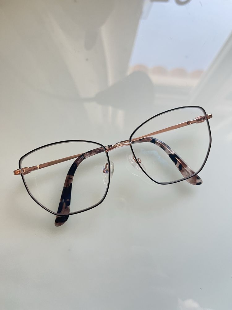 Óculos Guess com lentes progressivas