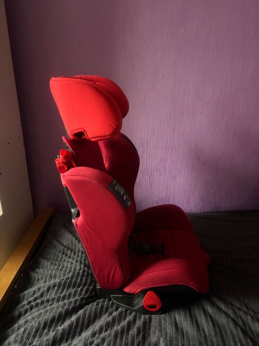 Дитяче автокрісло 9-36 кг в гарному стані
