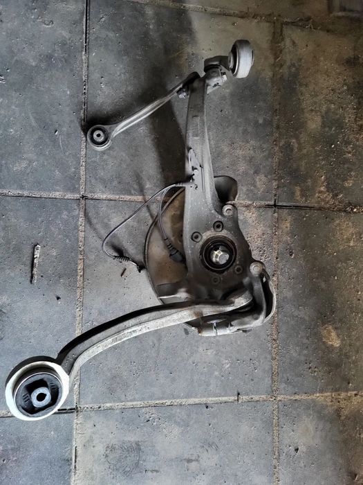 AUDI A6 C7 A4 B8 A5 LIFT Zwrotnica Prawa Prawy Przód 4G0407242C