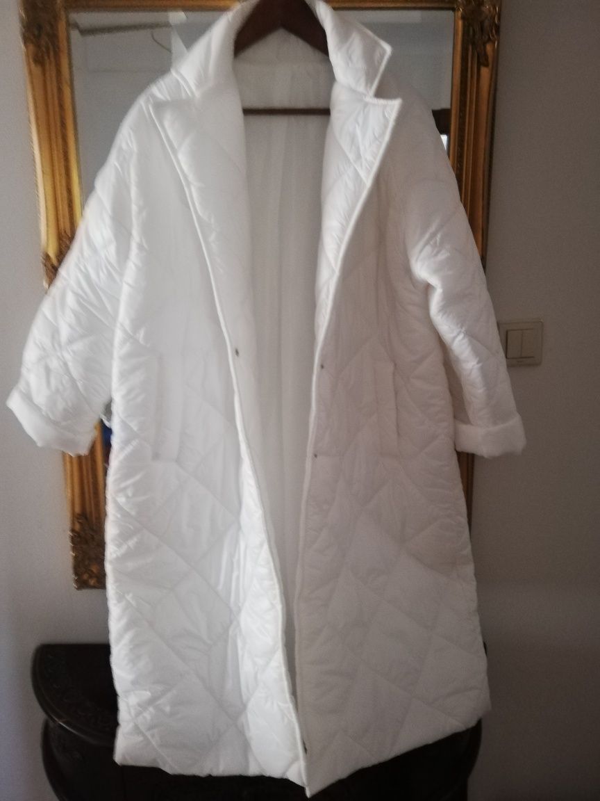 Płaszcz pikowany biały