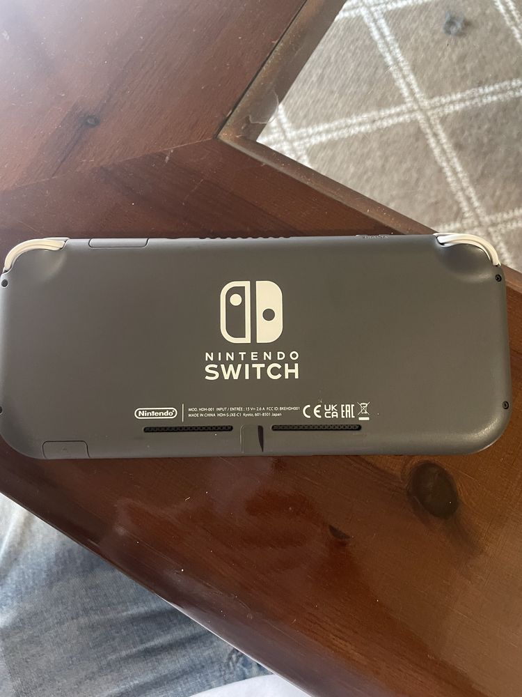 Nintendo Switch Lite preta com pouco uso