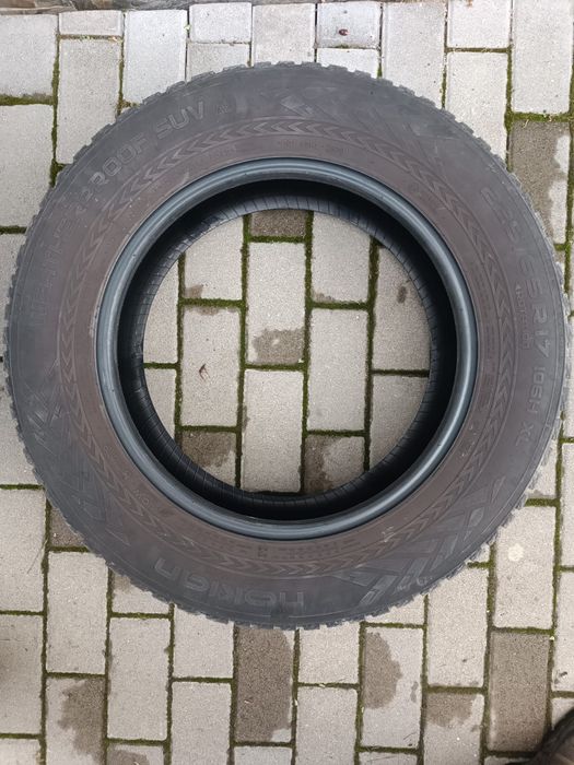 Гума на авто Nokian