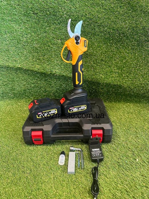 Акумуляторний секатор DeWalt DCMPP540P1 (48V, 6 A)