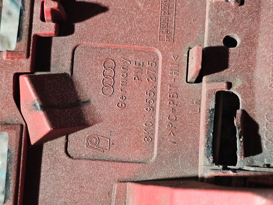 Audi A4 B8 Zaślepka gniazdo zderzaka spryskiwacza reflektora lewa EU