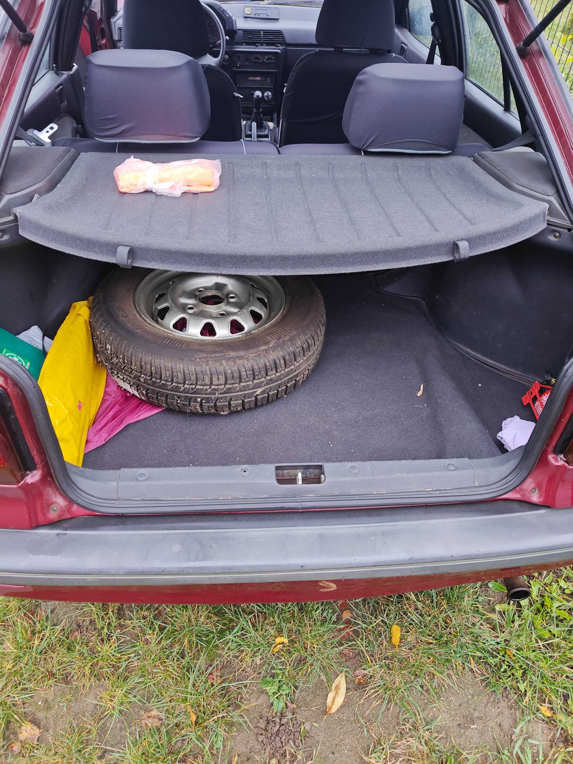 Mitsubishi Lancer 4  sedan 1996rok (czarne tablice)